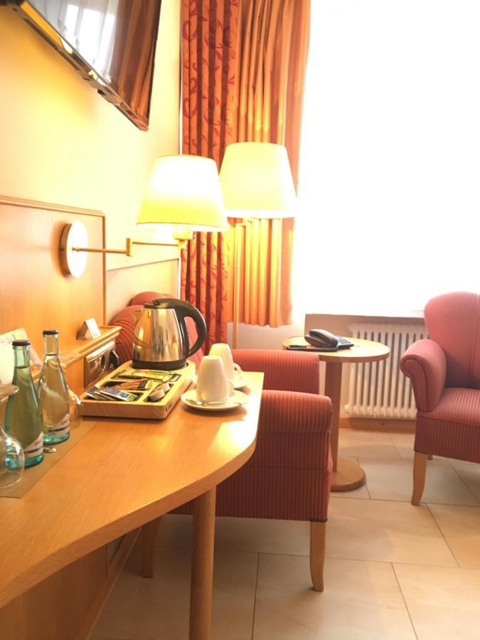 Altes Gasthaus Kuhr - Hotel & Restaurant พาเพนบวร์ก ภายนอก รูปภาพ