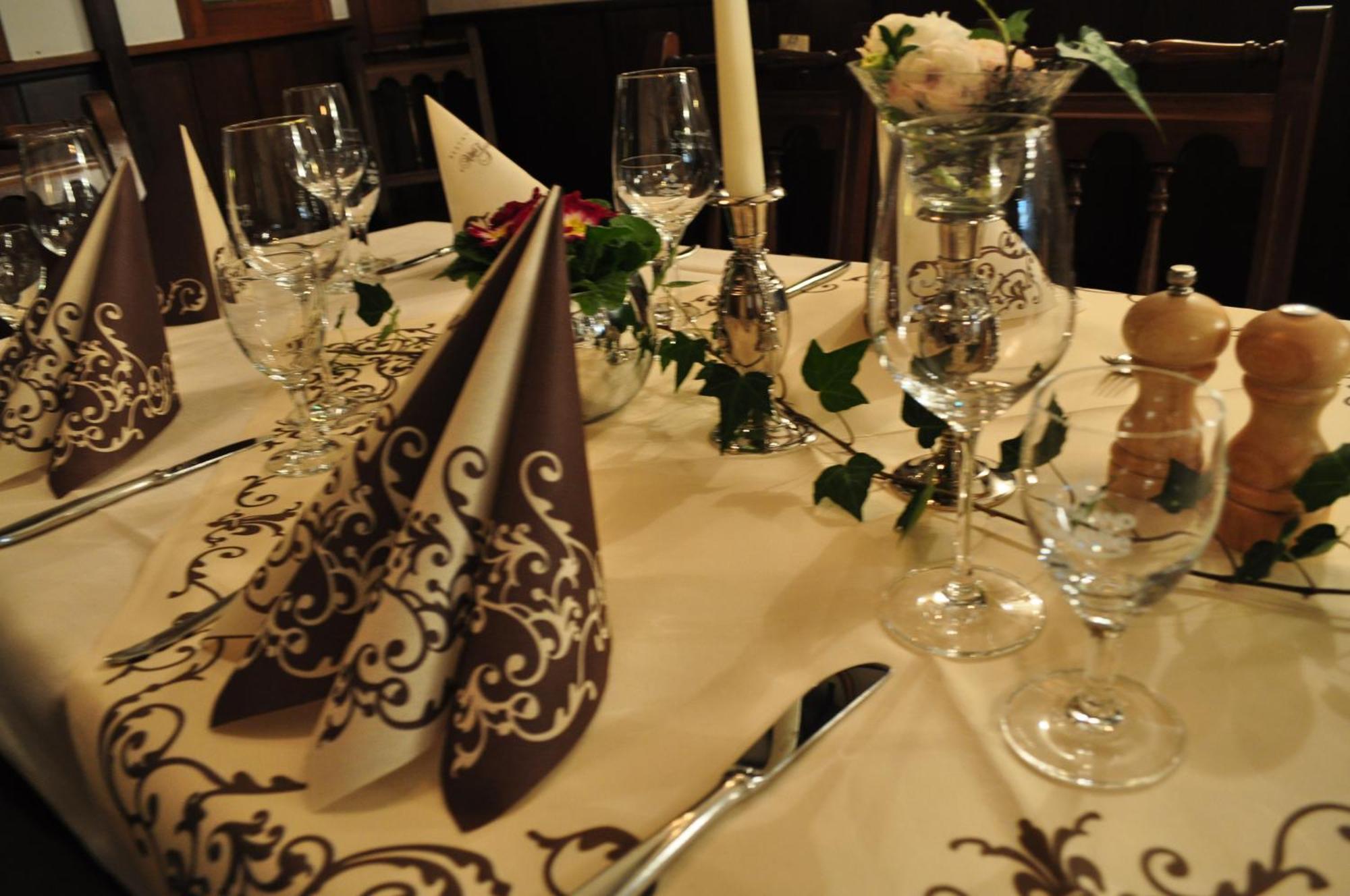 Altes Gasthaus Kuhr - Hotel & Restaurant พาเพนบวร์ก ภายนอก รูปภาพ