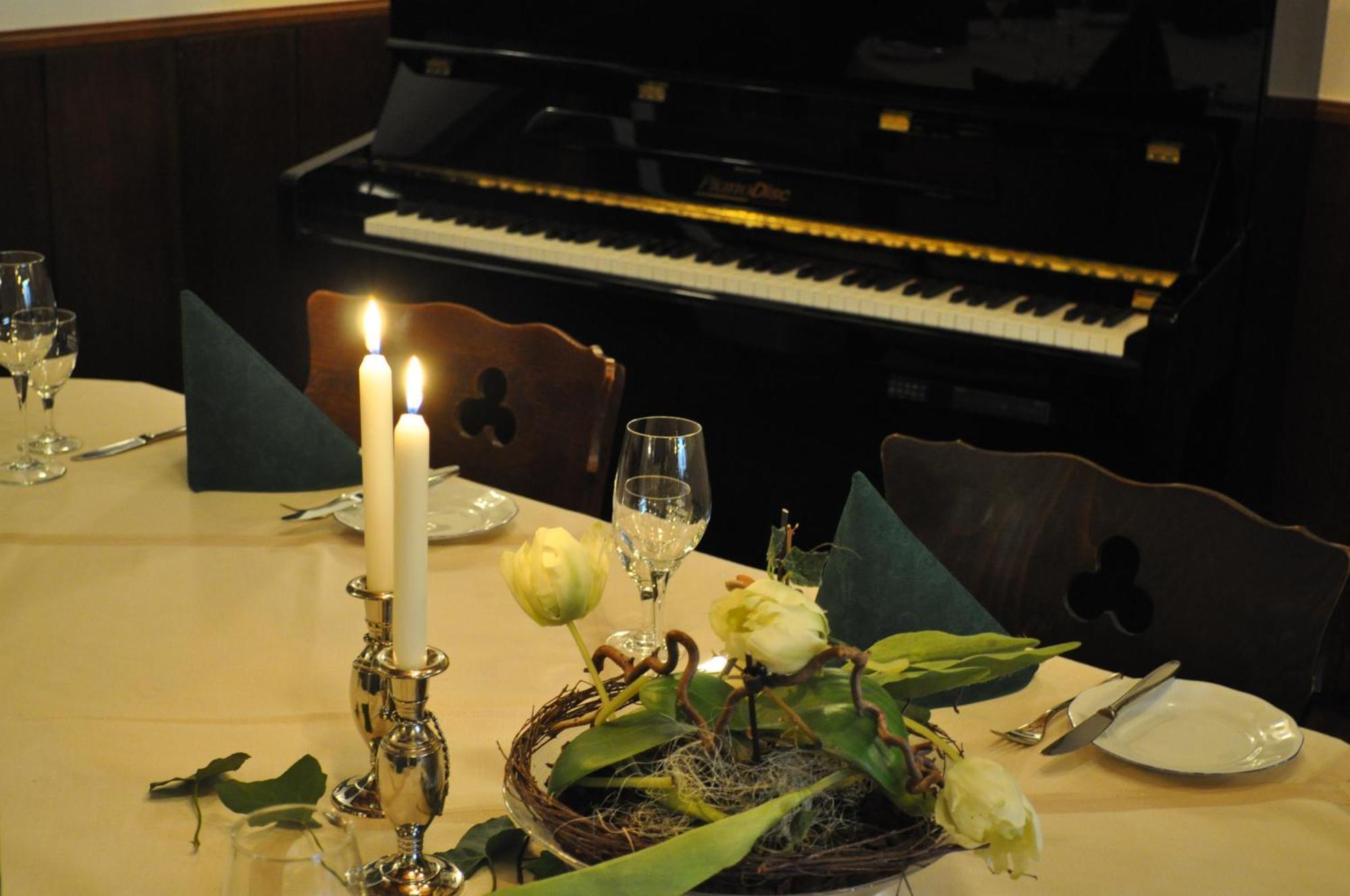 Altes Gasthaus Kuhr - Hotel & Restaurant พาเพนบวร์ก ภายนอก รูปภาพ