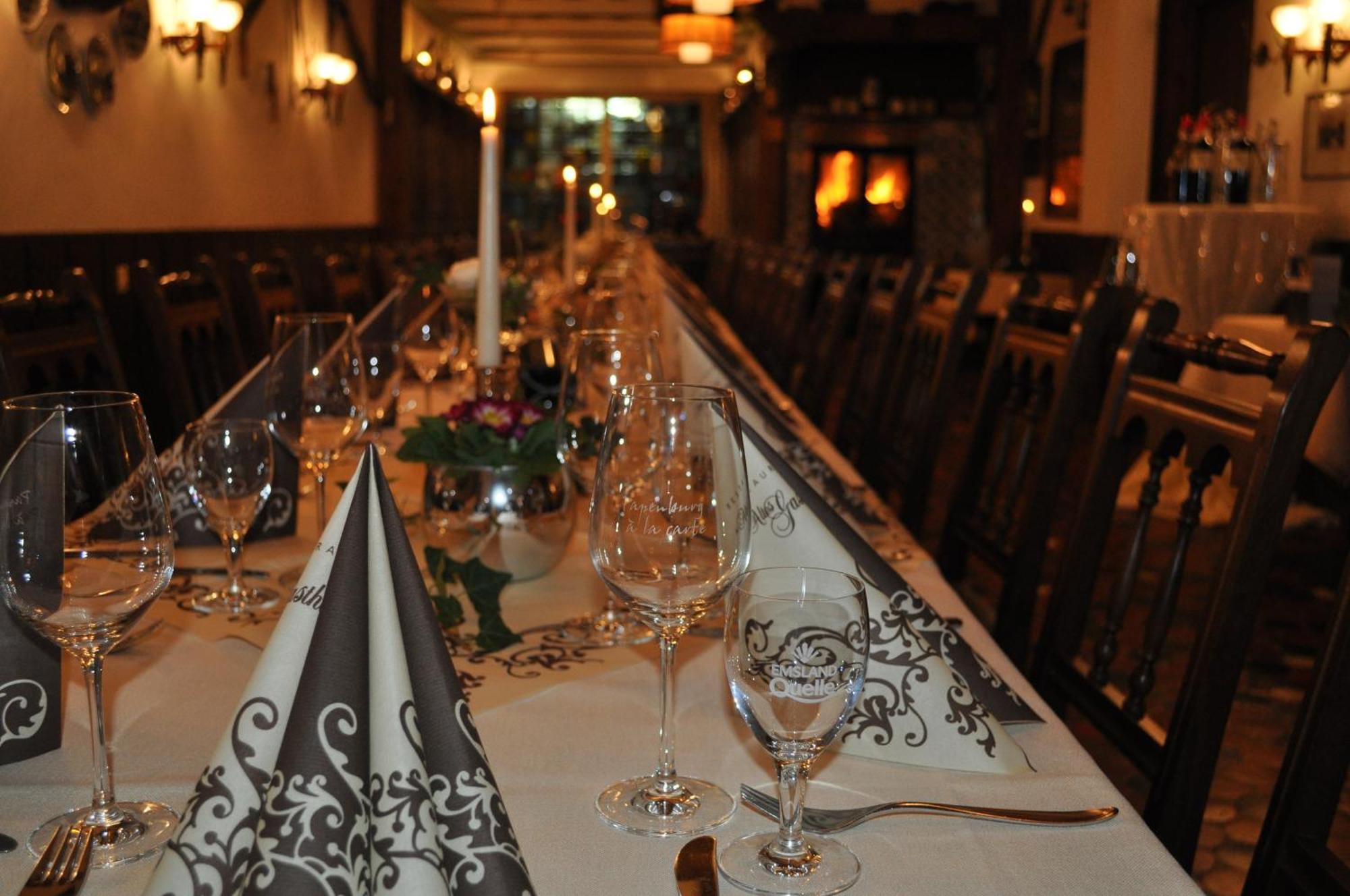 Altes Gasthaus Kuhr - Hotel & Restaurant พาเพนบวร์ก ภายนอก รูปภาพ