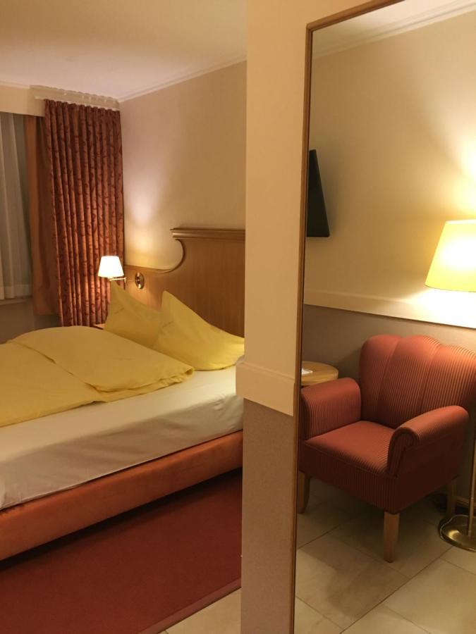 Altes Gasthaus Kuhr - Hotel & Restaurant พาเพนบวร์ก ภายนอก รูปภาพ
