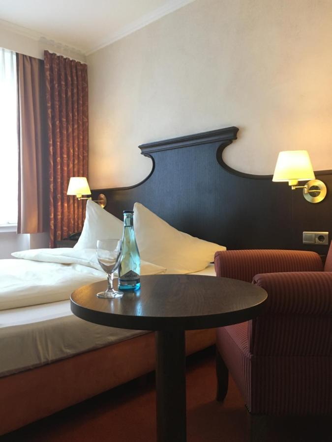 Altes Gasthaus Kuhr - Hotel & Restaurant พาเพนบวร์ก ภายนอก รูปภาพ