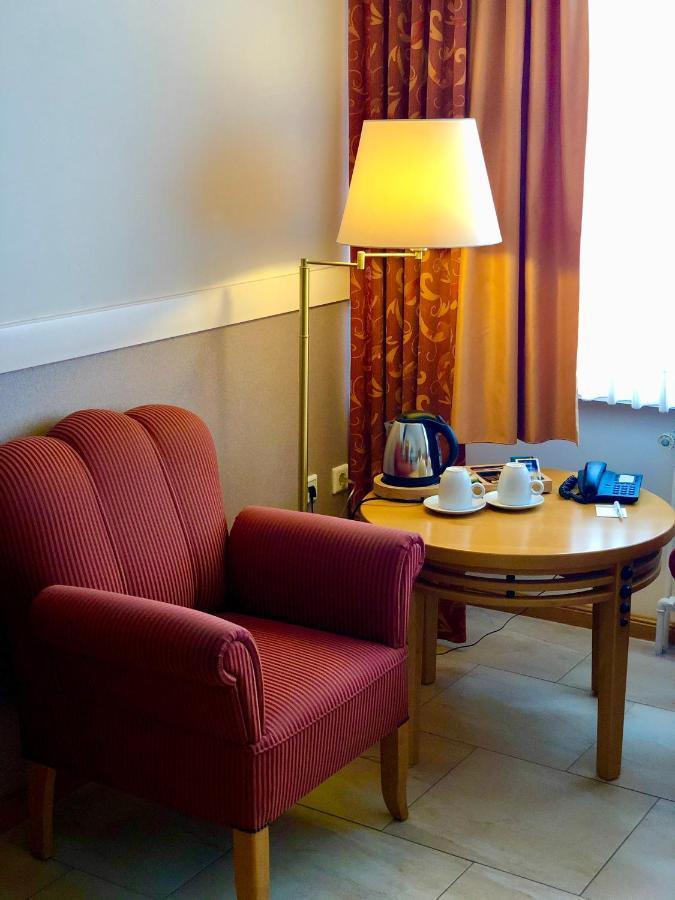 Altes Gasthaus Kuhr - Hotel & Restaurant พาเพนบวร์ก ภายนอก รูปภาพ