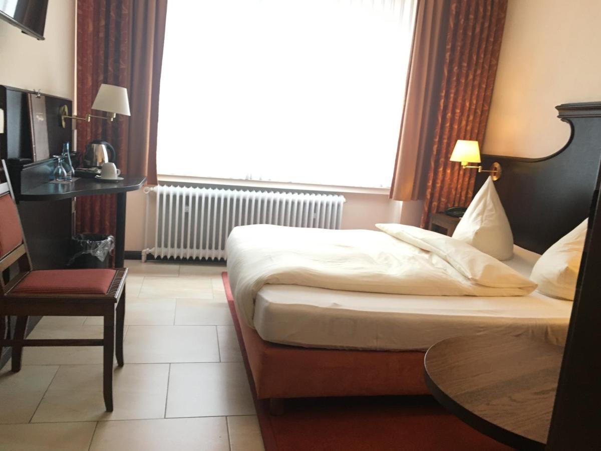 Altes Gasthaus Kuhr - Hotel & Restaurant พาเพนบวร์ก ภายนอก รูปภาพ